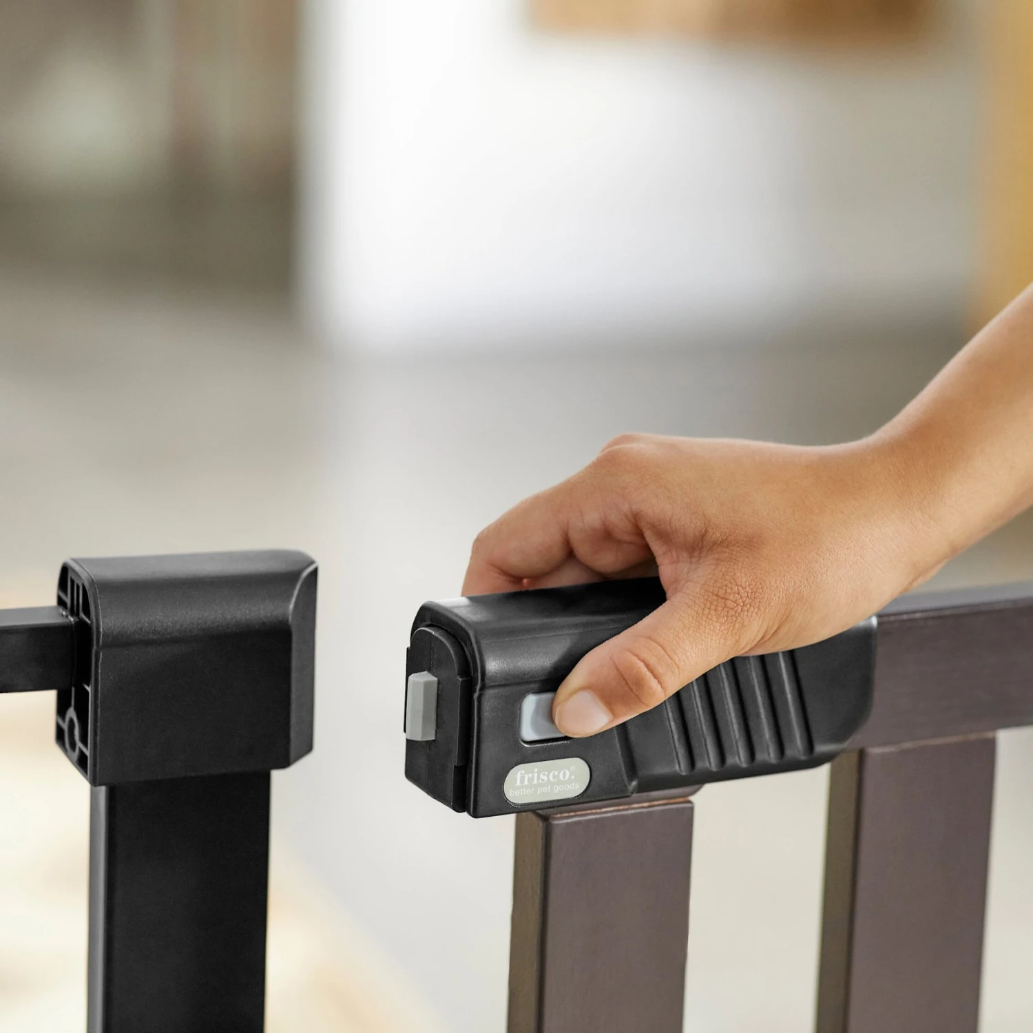 Frisco Wood & Metal Extra Wide Auto-close Dog Gate 5 Frisco Wood & Metal Extra Wide Auto-close Dog Gate - Image 3